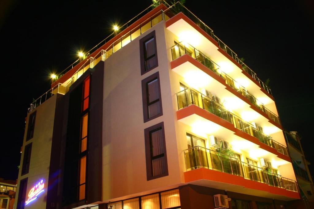 Hotel Rusalka キテン エクステリア 写真